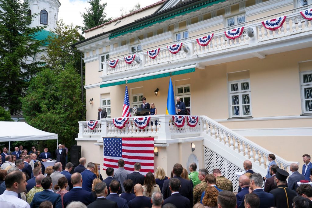 У Києві розпочались урочистості з нагоди Дня незалежності США (фото) У Києві розпочались урочистості з нагоди Дня незалежності США (фото)