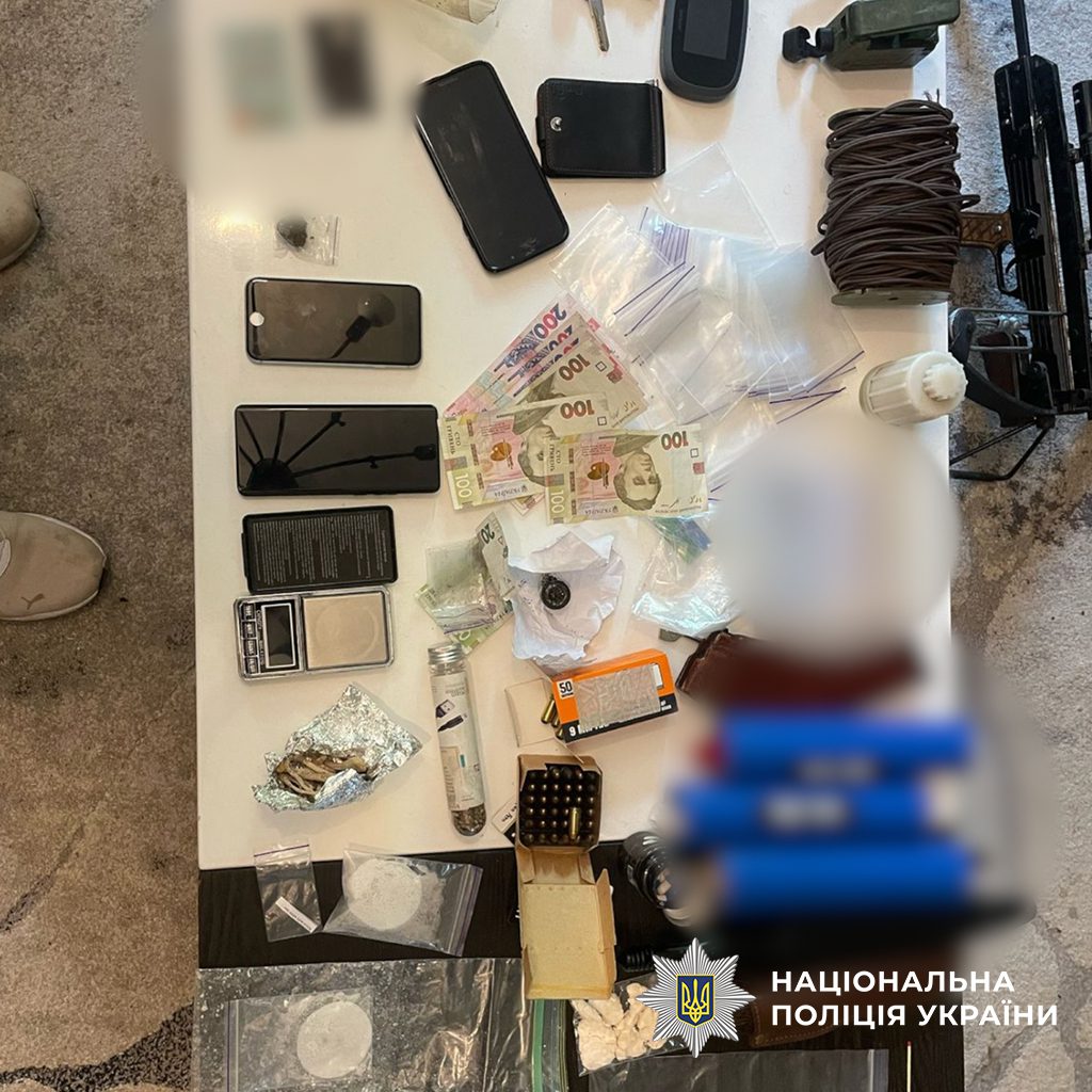 Поліцейські знешкодили три нарколабораторії у Києві Поліцейські знешкодили три нарколабораторії у Києві