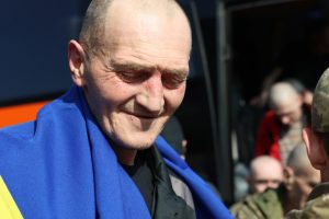 Сьогодні, 10 червня, відбувся перший етап обміну полоненими в категорії “важкопоранені та тяжкохворі” Сьогодні, 10 червня, відбувся перший етап обміну полоненими в категорії “важкопоранені та тяжкохворі”