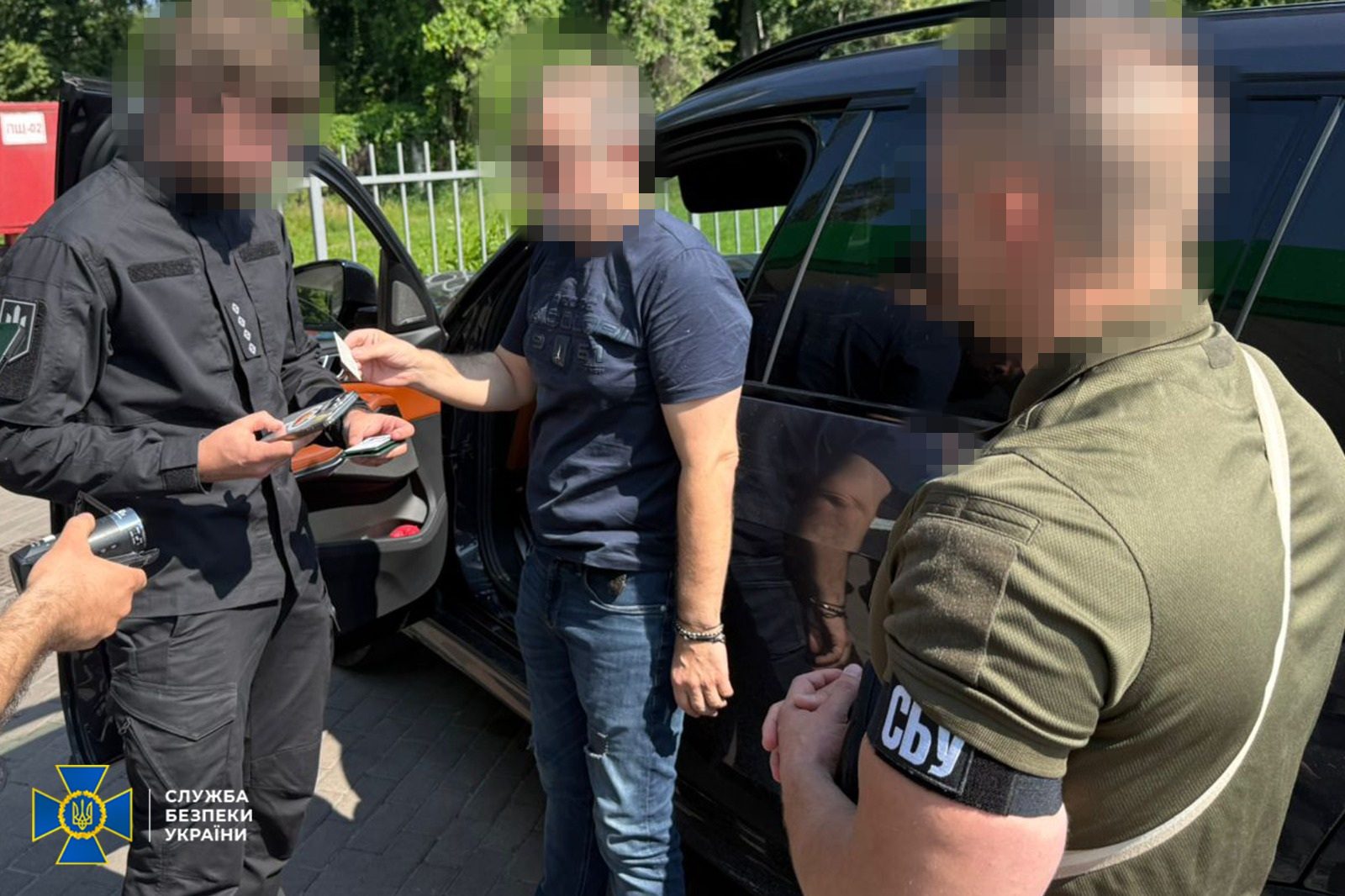 Правоохоронці викрили посадовців, які привласнили понад 64 млн грн на закупівлі авто для військових