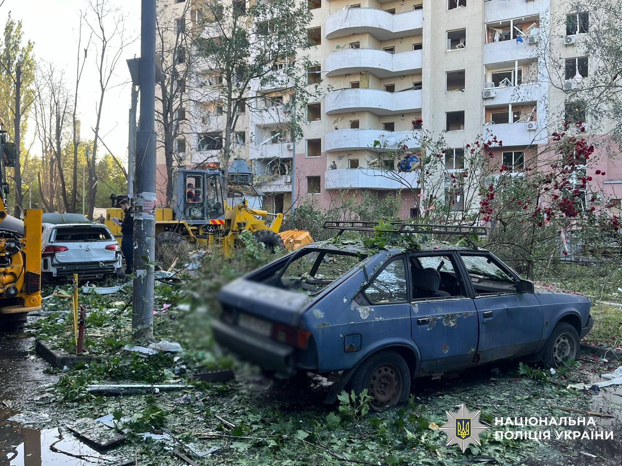 Через ліквідацію наслідків удару рф рух біля станції «Святошин» та на вул. Виговського перекритий, громадський транспорт курсує зі змінами