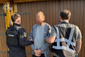 На Київщині затримано громадянина США, який понад 30 років переховувався від правосуддя за сексуальні злочини проти дітей На Київщині затримано громадянина США, який понад 30 років переховувався від правосуддя за сексуальні злочини проти дітей