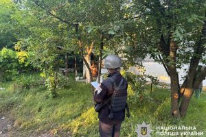Атака дронів на Київщину: постраждала людина, пошкоджені будинки та автомобілі Атака дронів на Київщину: постраждала людина, пошкоджені будинки та автомобілі