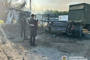 Через ліквідацію наслідків ворожої атаки рух на вул. Сирецькій та вул. В’ячеслава Чорновола перекритий, транспорт курсує зі змінами Через ліквідацію наслідків ворожої атаки рух на вул. Сирецькій та вул. В’ячеслава Чорновола перекритий, транспорт курсує зі змінами