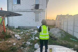 Удар ворожих БпЛА по Київщині: постраждала жінка, пошкоджені будинки (фото) Удар ворожих БпЛА по Київщині: постраждала жінка, пошкоджені будинки (фото)
