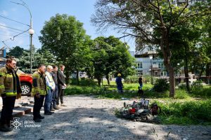 Представники іноземних посольств вшанували загиблих рятувальників столиці Представники іноземних посольств вшанували загиблих рятувальників столиці