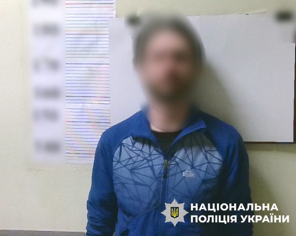 Киянин напідпитку гуляв вулицями столиці з набоями та гранатами