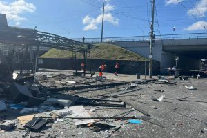 Комунальники ліквідовують наслідки пошкодження транспортної інфраструктури столиці (фото) Комунальники ліквідовують наслідки пошкодження транспортної інфраструктури столиці (фото)