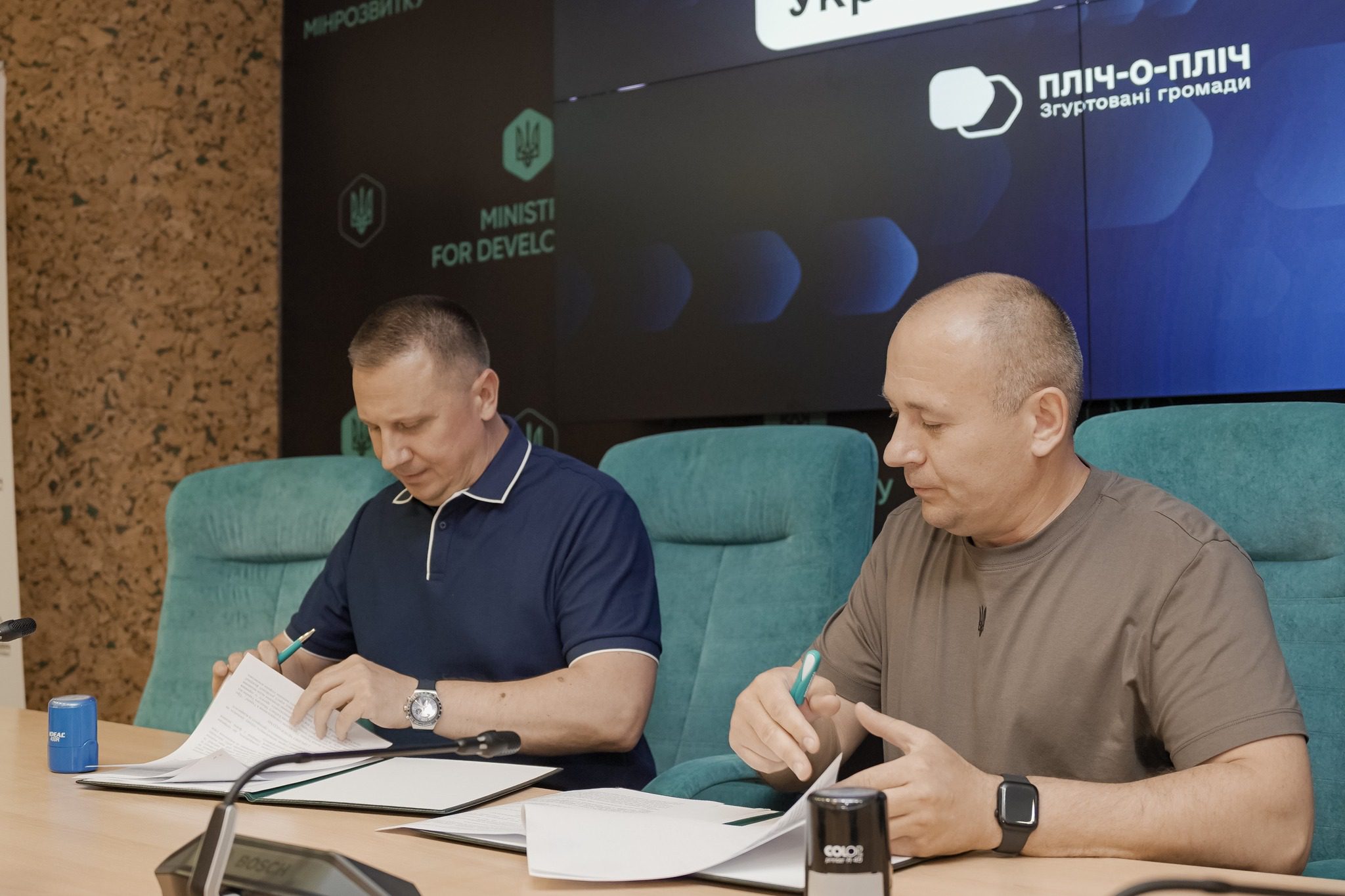 Білогородська громада уклала партнерську угоду із Соледарською МВА в межах проєкту «Пліч-о-пліч» Білогородська громада уклала партнерську угоду із Соледарською МВА в межах проєкту «Пліч-о-пліч»