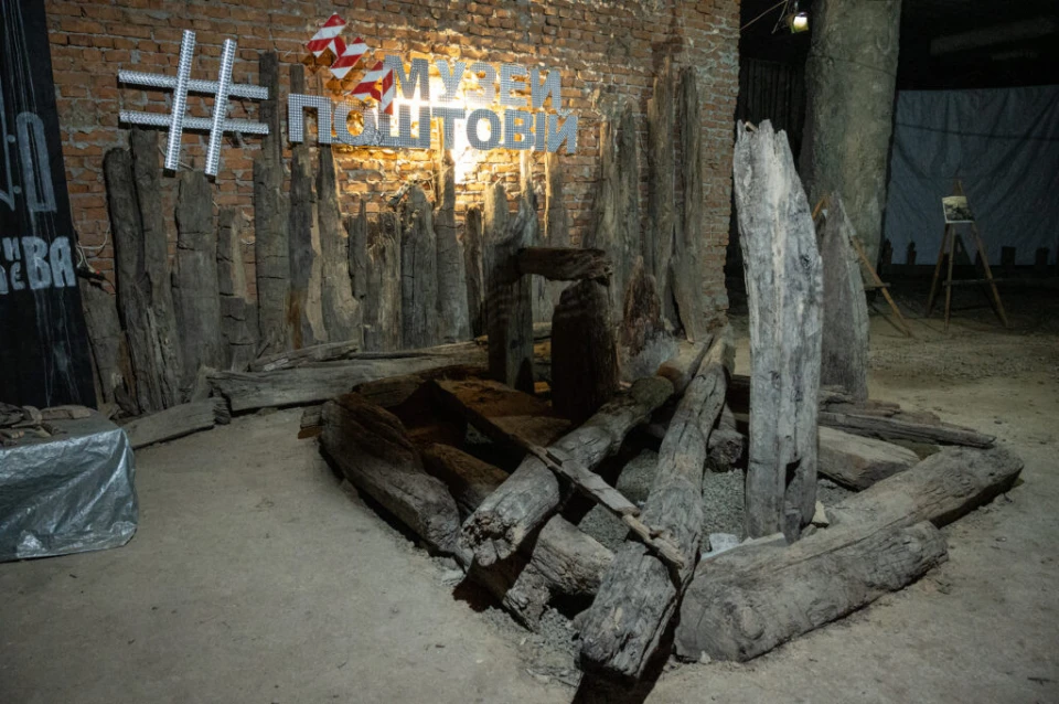 Пам’ятці на Поштовій площі загрожує знищення: активісти просять Президента взяти об’єкт під патронат (петиція)