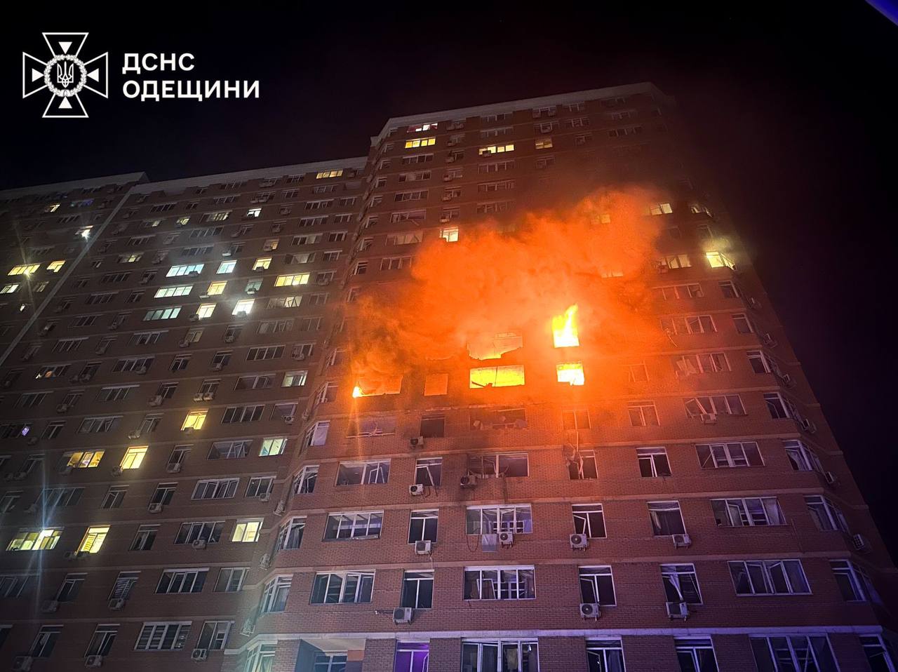 В Одесі ворожий БпЛА влучив у багатоповерхівку: вбито подружжя, серед постраждалих троє дітей В Одесі ворожий БпЛА влучив у багатоповерхівку: вбито подружжя, серед постраждалих троє дітей