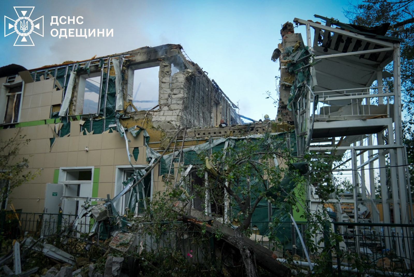 Через удар рф по Одесі одна людина загинула, щонайменше 10 поранено (фото, відео)