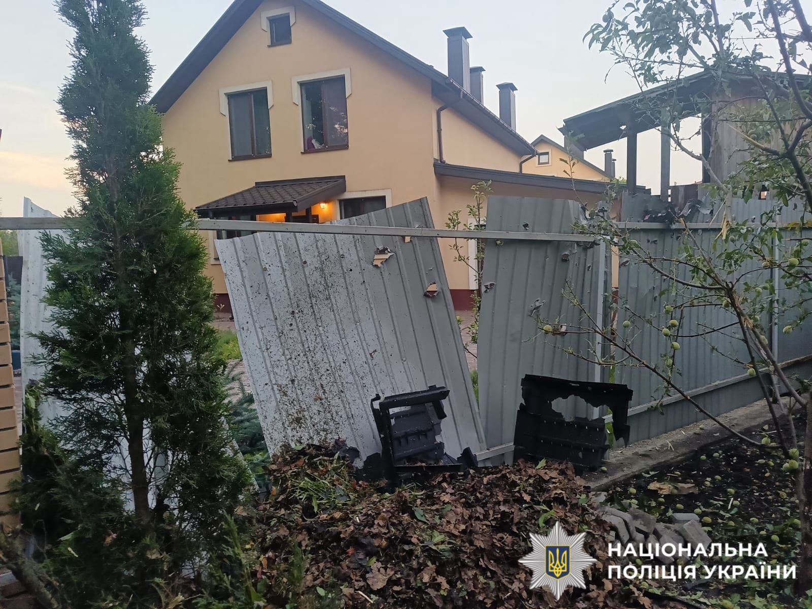 Удар ворожих БпЛА по Київщині: постраждала жінка, пошкоджені будинки (фото)