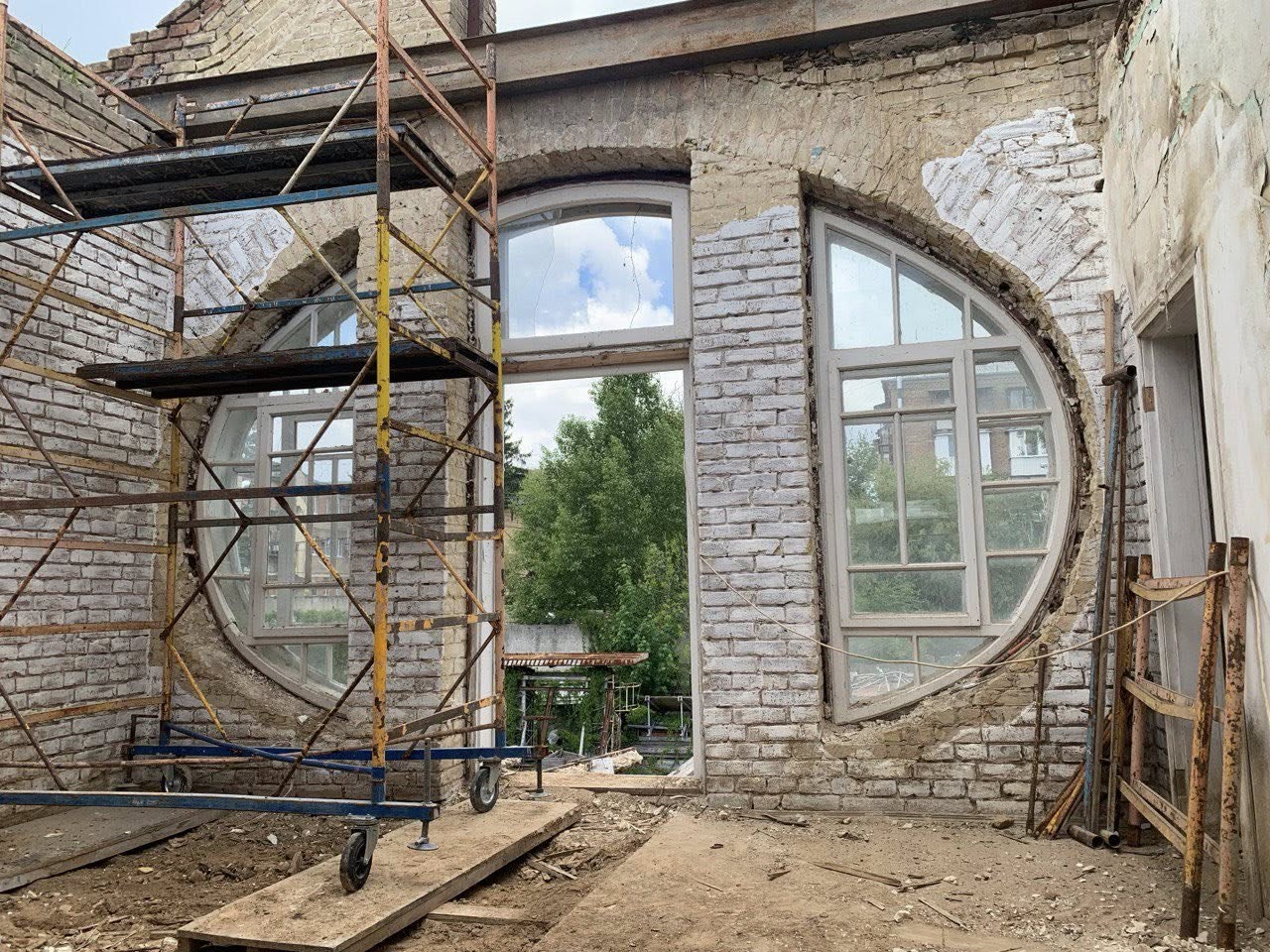 Руйнація чи реставрація: у Києві тривають скандали навколо забудови сторічного Лук'янівського депо