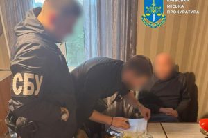 У Києві ексчиновник з ветеранської політики попався на трансфері ухилянтів за кордон
