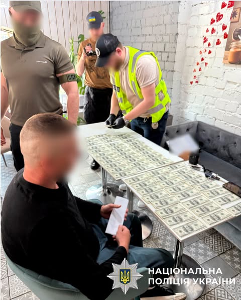 У Києві ексчиновник з ветеранської політики попався на трансфері ухилянтів за кордон