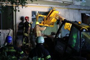 У Луцьку завершили рятувальні роботи на місці удару рф: загинула молода пара У Луцьку завершили рятувальні роботи на місці удару рф: загинула молода пара