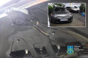 У центрі Києва з авто обмінника викрали 15 мільйонів гривень У центрі Києва з авто обмінника викрали 15 мільйонів гривень