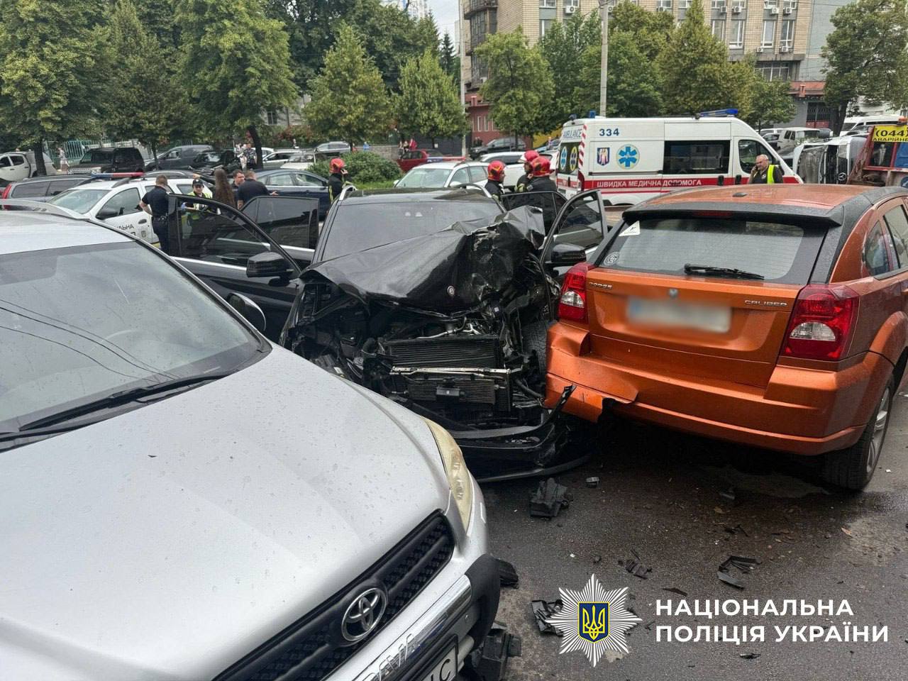 На Голосіївському проспекті перекинувся пасажирський мікроавтобу