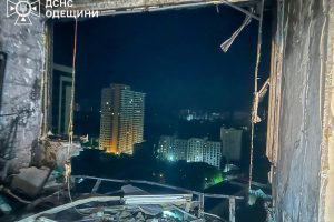 Атака російських БпЛА на Одесу: понад 10 влучань, горять будинки, є вбитий та постраждалі Атака російських БпЛА на Одесу: понад 10 влучань, горять будинки, є вбитий та постраждалі