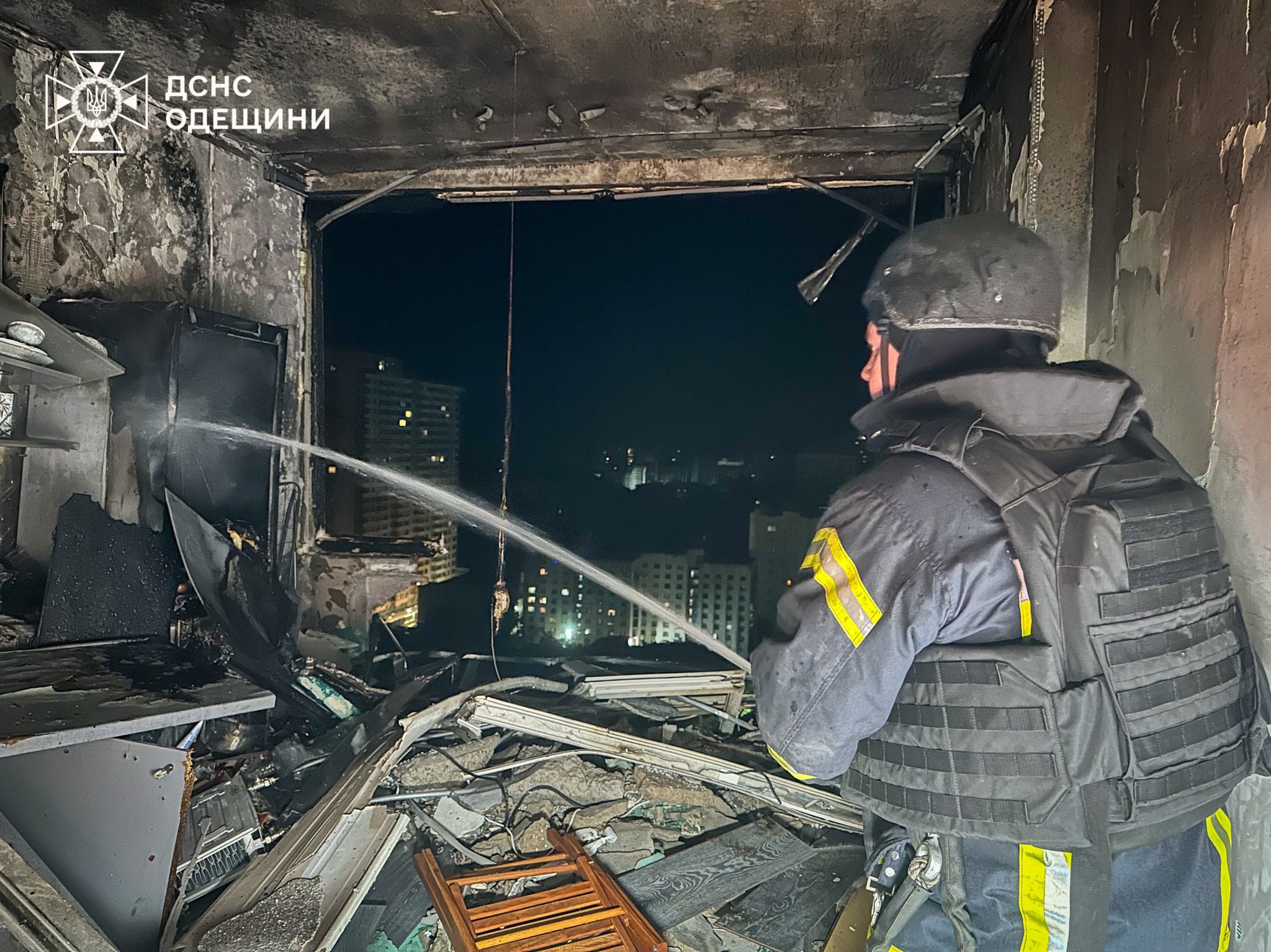 Атака російських БпЛА на Одесу: понад 10 влучань, горять будинки, є вбитий та постраждалі