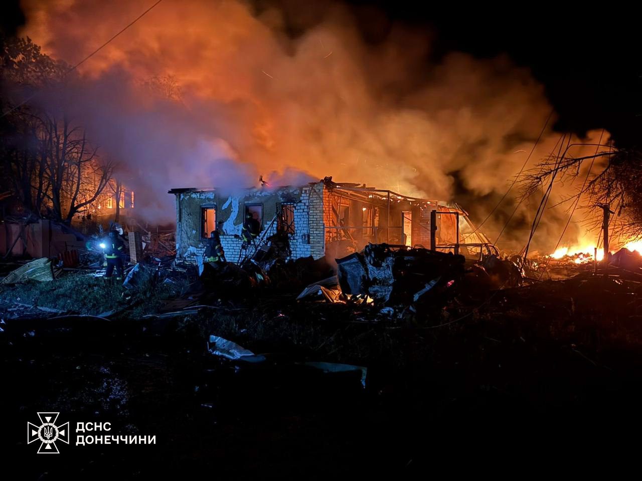 У Слов’янську на Донеччині внаслідок авіаудару загинув підліток, у Краматорську під завалами шукають людей