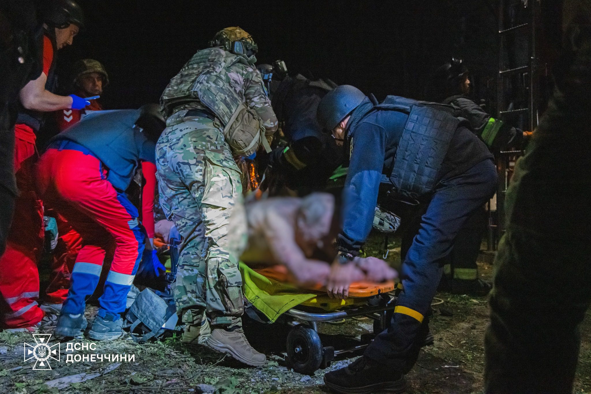 У Слов’янську на Донеччині внаслідок авіаудару загинув підліток, у Краматорську під завалами шукають людей