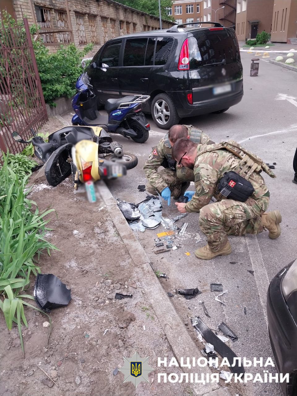 У Києві бійця Нацгвардії намагалися вбити, підклавши вибухівку в мопед, зловмисника затримали (фото, відео)