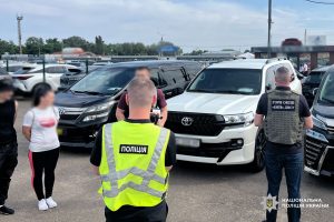 Поліція Києва викрила схему продажів довідок за 7 тисяч доларів для ухилення від мобілізації (фото)