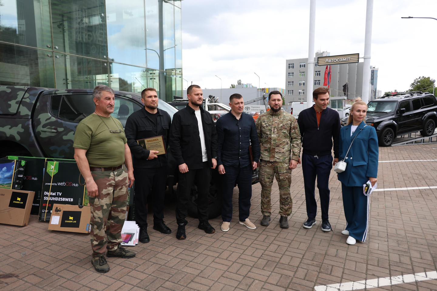 Київщина передала 9 пікапів для роти ударних безпілотних авіаційних комплексів 114-ї бригади ТрО