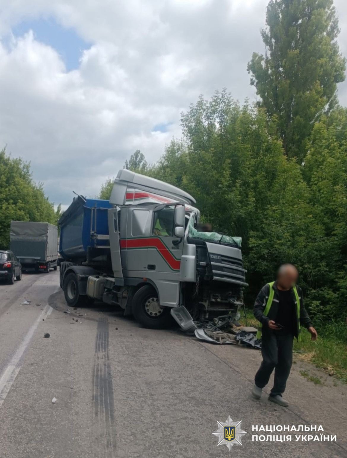На Обухівщині вантажівка протаранила легковик, одну людину госпіталізували