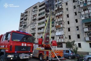 У Смілі на Черкащині внаслідок російської атаки пошкоджено багатоповерхівки, серед травмованих є дитина У Смілі на Черкащині внаслідок російської атаки пошкоджено багатоповерхівки, серед травмованих є дитина