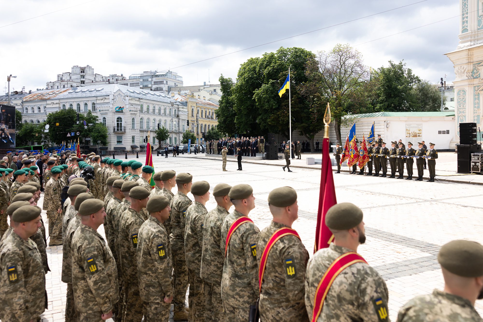 Зеленський у День Конституції: Україна є і буде на землі, українці є і будуть
