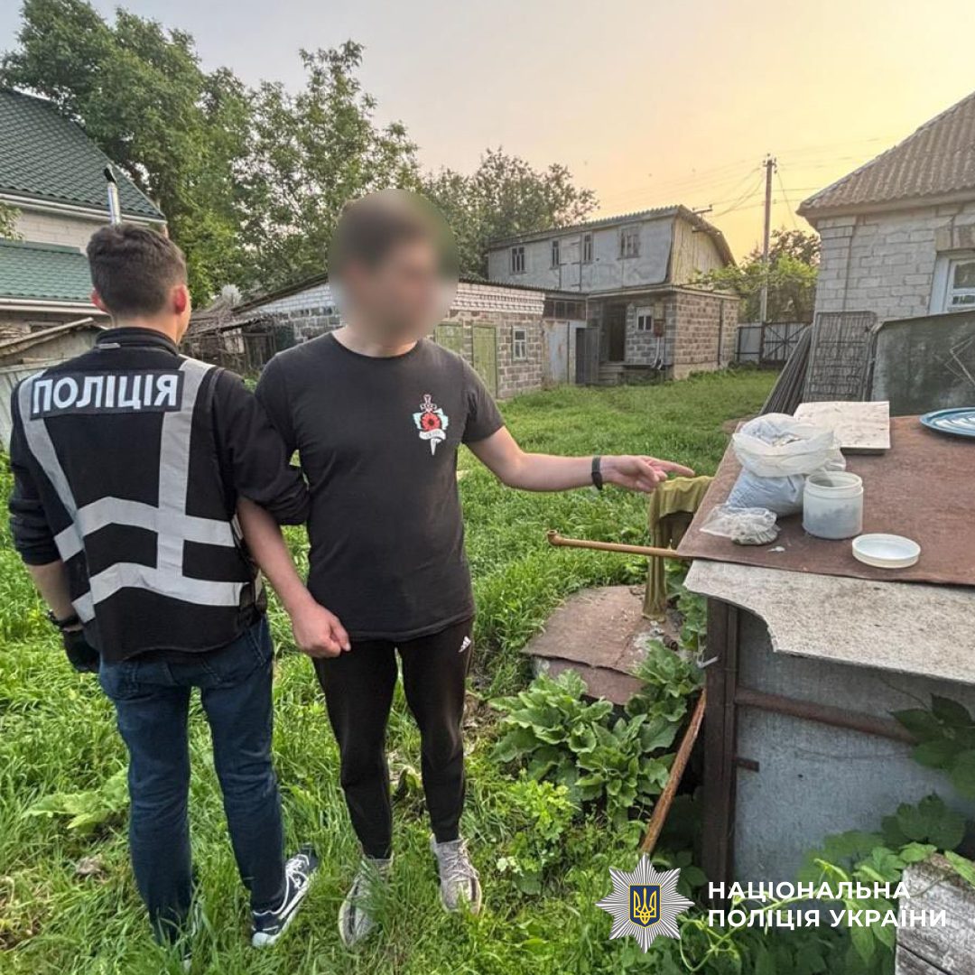 Правоохоронці вилучили «товару» на понад пів мільйона гривень у двох киян (фото)