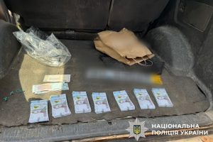 Поліція Київщини викрили чоловіка, який продавав “гуманітарні” авто військовослужбовцям Поліція Київщини викрили чоловіка, який продавав “гуманітарні” авто військовослужбовцям