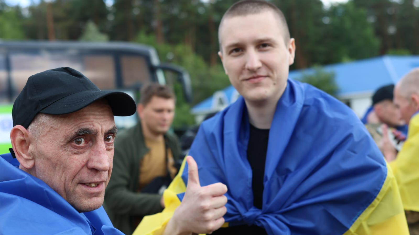 З російської неволі повернуто ще одну групу полонених, серед них і наймолодші Захисники України (фото) З російської неволі повернуто ще одну групу полонених, серед них і наймолодші Захисники України (фото)