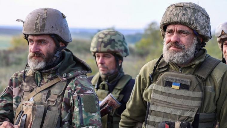 ВР підтримала у першому читанні законопроєкт, який дозволяє громадянам за 60 служити за контрактом