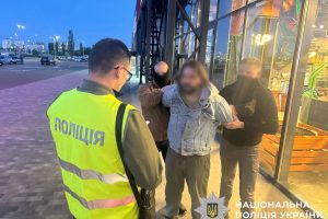 На Київщині у торговців зброєю вилучили арсенал на 27 тисяч доларів На Київщині у торговців зброєю вилучили арсенал на 27 тисяч доларів