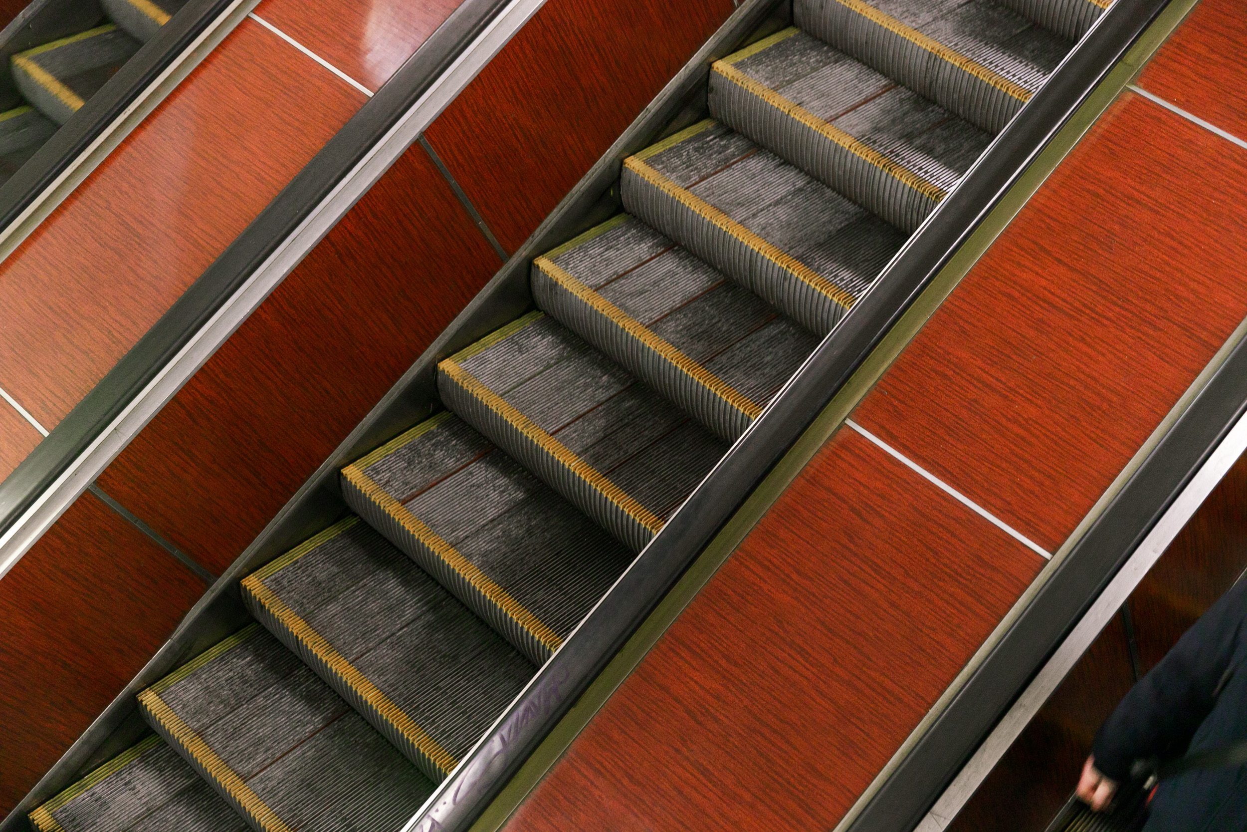 На станції метро «Палац «Україна» завтра розпочнеться капітальний ремонт ескалаторів