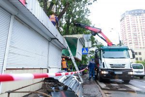 Столичні комунальники за рік демонтували близько 700 МАФів Столичні комунальники за рік демонтували близько 700 МАФів