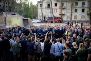 “Медійники — це наша сила”: у День журналіста Зеленський нагородив понад 30 працівників ЗМІ та вшанував загиблих (фото) “Медійники — це наша сила”: у День журналіста Зеленський нагородив понад 30 працівників ЗМІ та вшанував загиблих (фото)