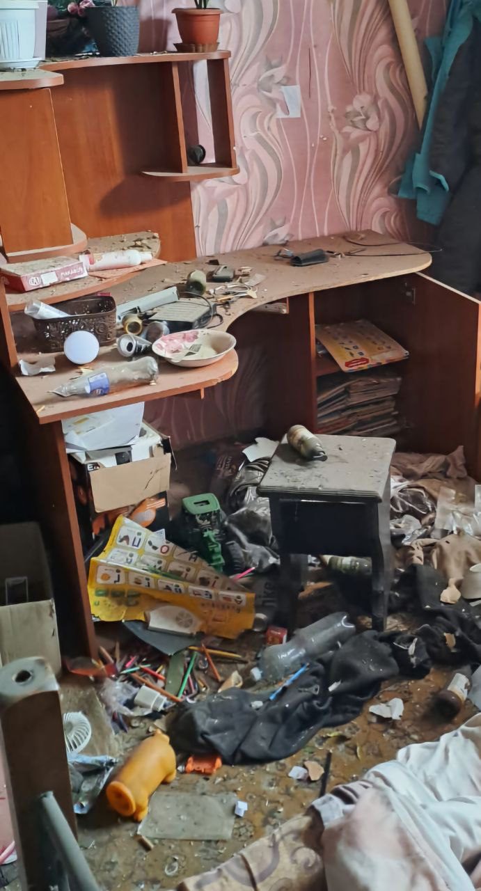На Нікопольщині від ранкової атаки загинув 59-річний чоловік, серед постраждалих — 11-річна дитина (фото)