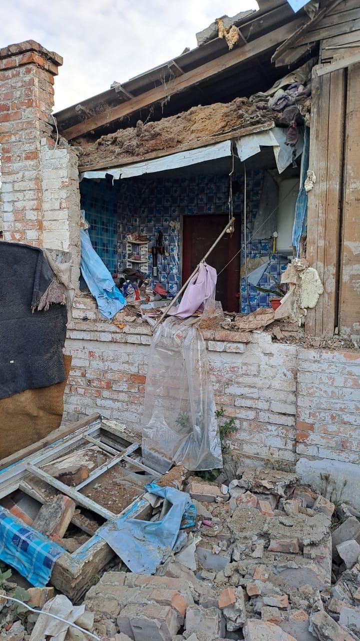 На Нікопольщині від ранкової атаки загинув 59-річний чоловік, серед постраждалих — 11-річна дитина (фото)