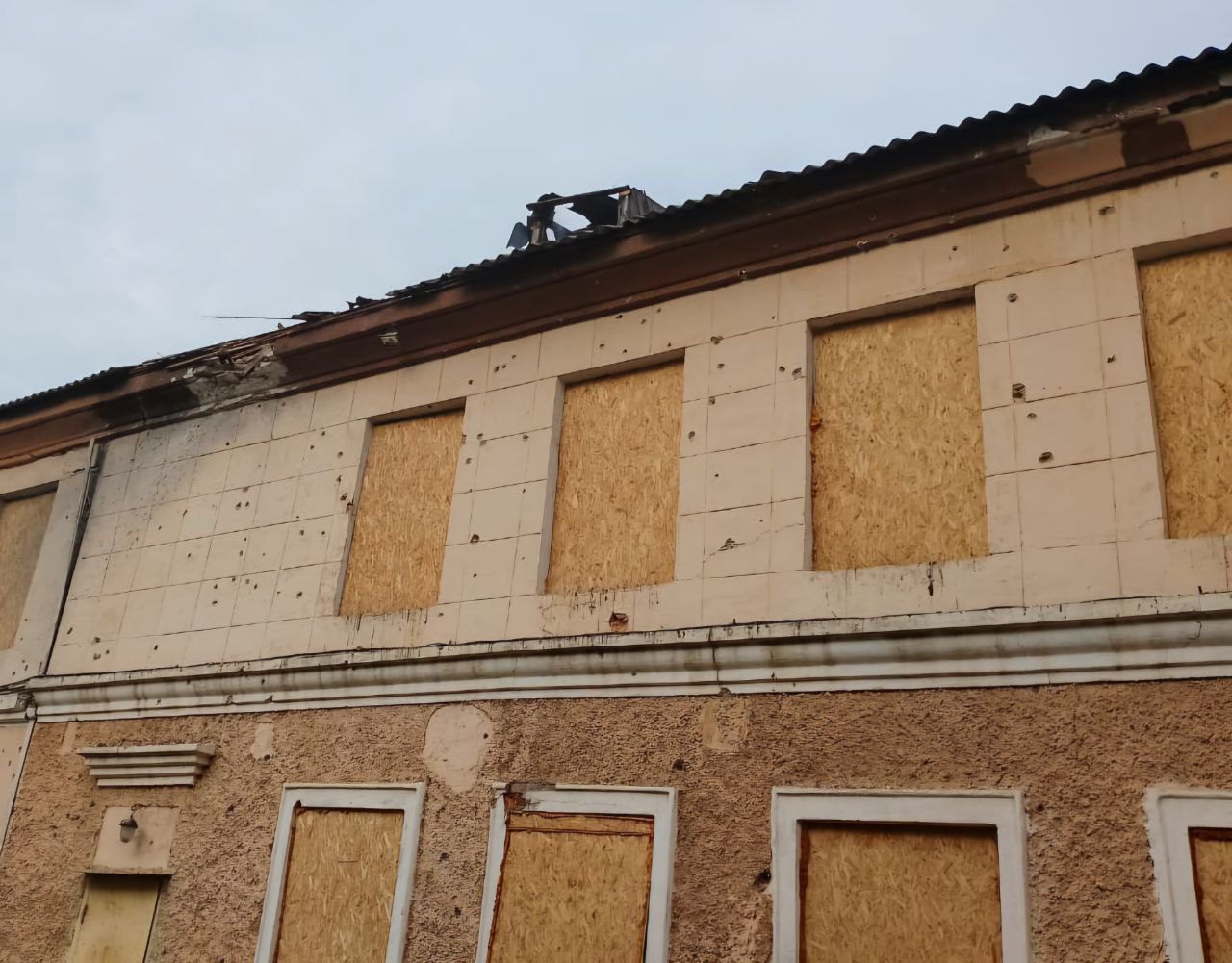 На Нікопольщині від ранкової атаки загинув 59-річний чоловік, серед постраждалих — 11-річна дитина (фото)