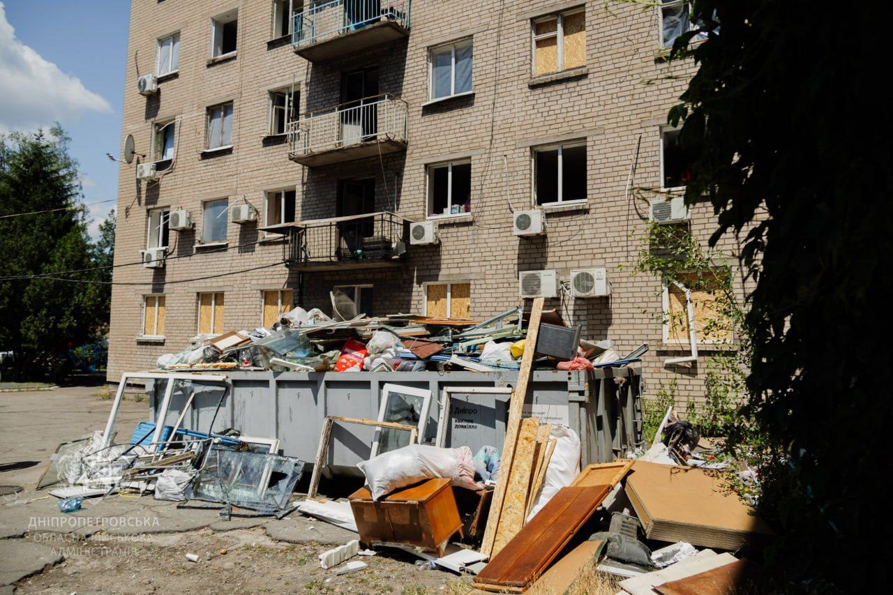 Кількість жертв ворожої атаки на Дніпро зросла до 21: поранено понад 300 людей Кількість жертв ворожої атаки на Дніпро зросла до 21: поранено понад 300 людей