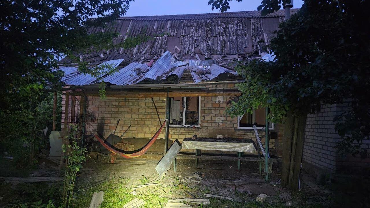 Через нічну атаку на Київщину постраждали будинки у Броварах та Требухові Через нічну атаку на Київщину постраждали будинки у Броварах та Требухові