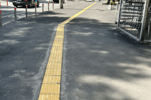 На перетині вулиць Цитадельної та Лаврської створюють безбар’єрну пішохідну інфраструктуру, - КМДА