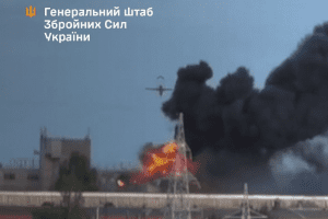 Сил безпілотних систем ЗСУ уразили об’єкт ВПК, де виготовляли антени для шахедів Сил безпілотних систем ЗСУ уразили об'єкт ВПК, де виготовляли антени для шахедів