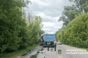 На Обухівщині вантажівка протаранила легковик, одну людину госпіталізували На Обухівщині вантажівка протаранила легковик, одну людину госпіталізували