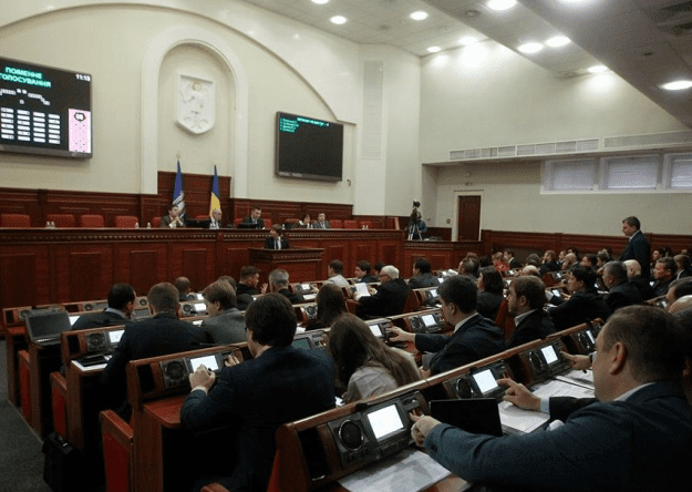 В сесійні залі Київради відремонтують депутатські мікрофони